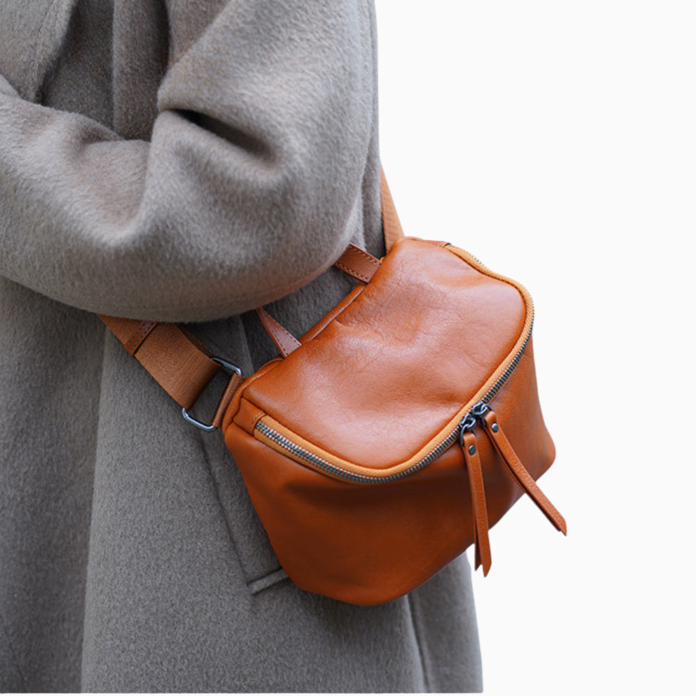 Sac banane en cuir structuré pour femme, modèle Diamant de la marque Élégance Cuir, avec finition élégante et détails raffinés.