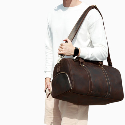 Homme duffel en cuir Monaco d'Élégance Cuir, avec poignées et bandoulière, sur fond neutre.