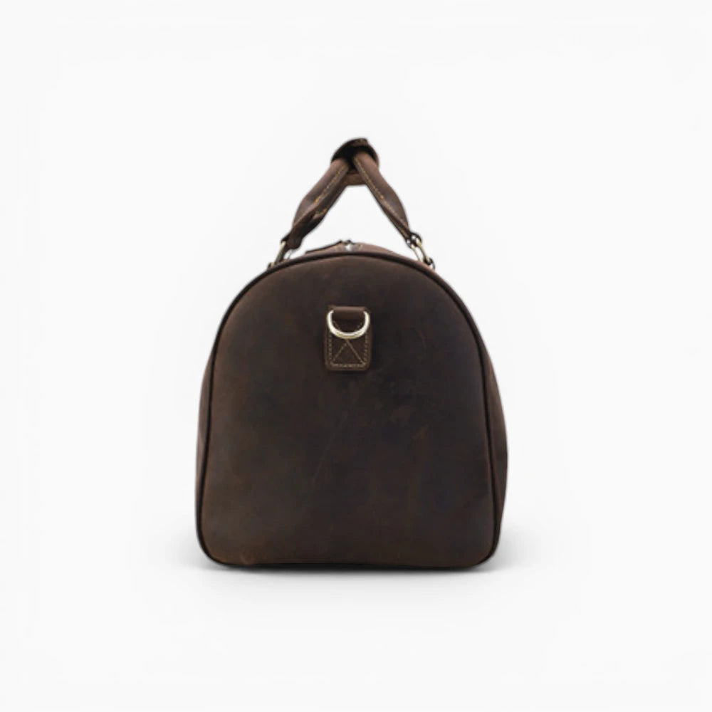 Sac de voyage en cuir pour homme Élégance Cuir, modèle Monaco, affichant un design duffel classique et élégant.