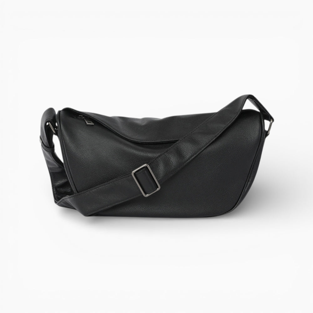 Sac banane en cuir noir pour femme, modèle Pépite d'Élégance Cuir, vue de face mettant en avant son design élégant.