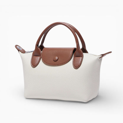 Sac bandoulière compact en cuir pour femme, modèle Anaïs par Élégance Cuir, présentant un design épuré et des détails élégants.