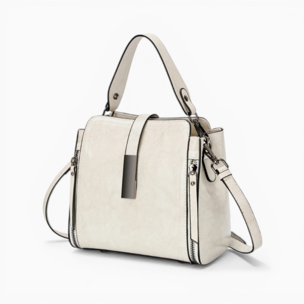 Sac bandoulière en cuir blanc cassé pour femme modèle Elise de la marque Élégance Cuir, avec une texture lisse et des finitions élégantes.