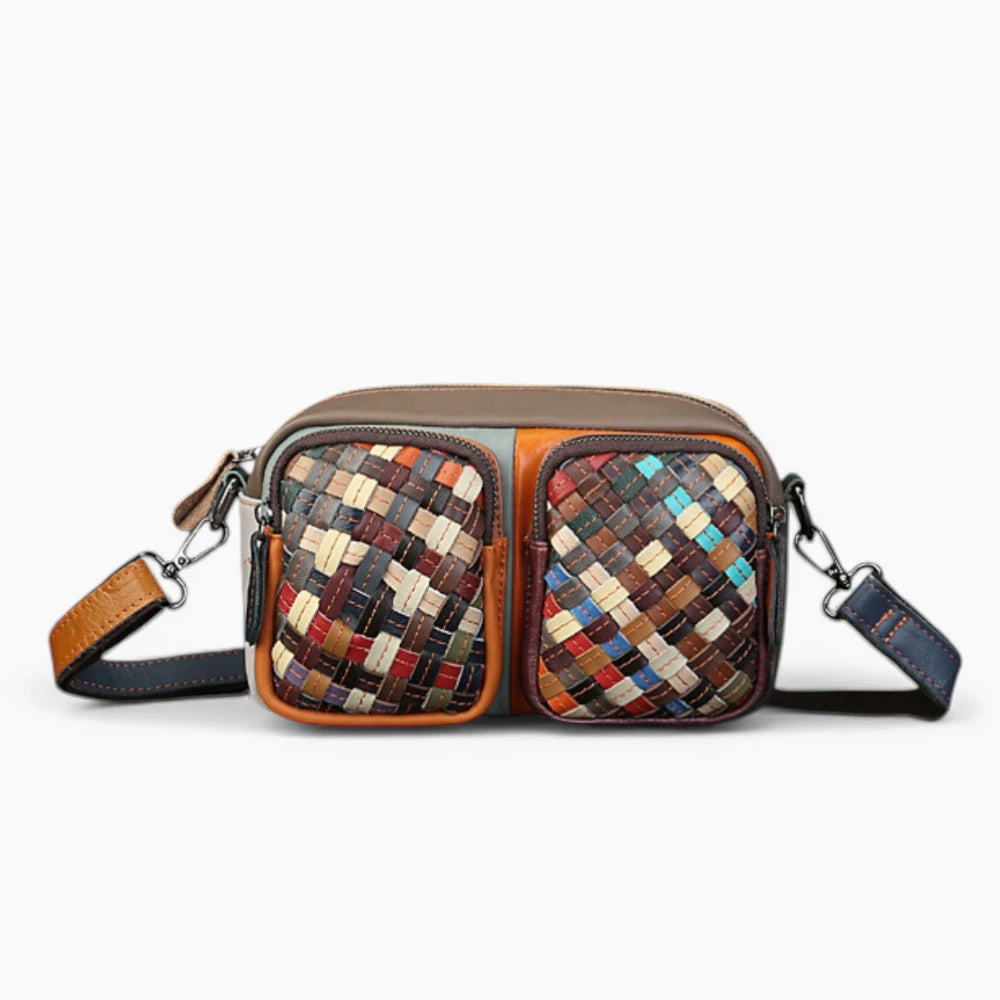 Sac bandoulière en cuir multicolore tressé pour femme, modèle Voyageuse 70s de la marque Élégance Cuir.