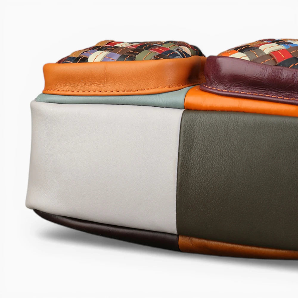Sac bandoulière en cuir multicolore tressé pour femme, modèle Voyageuse 70s de la marque Élégance Cuir vue de dessous