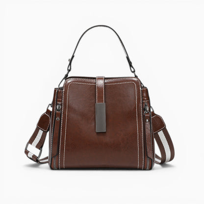 Sac bandoulière marron en cuir pour femme modèle Elise de la marque Élégance Cuir, avec une texture douce et élégante.