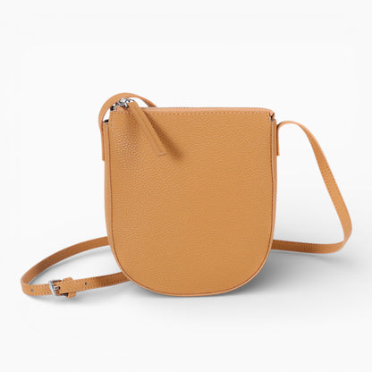 Sac bandoulière en cuir pour femme, modèle Victoria, format vertical compact, couleur élégante et design chic.