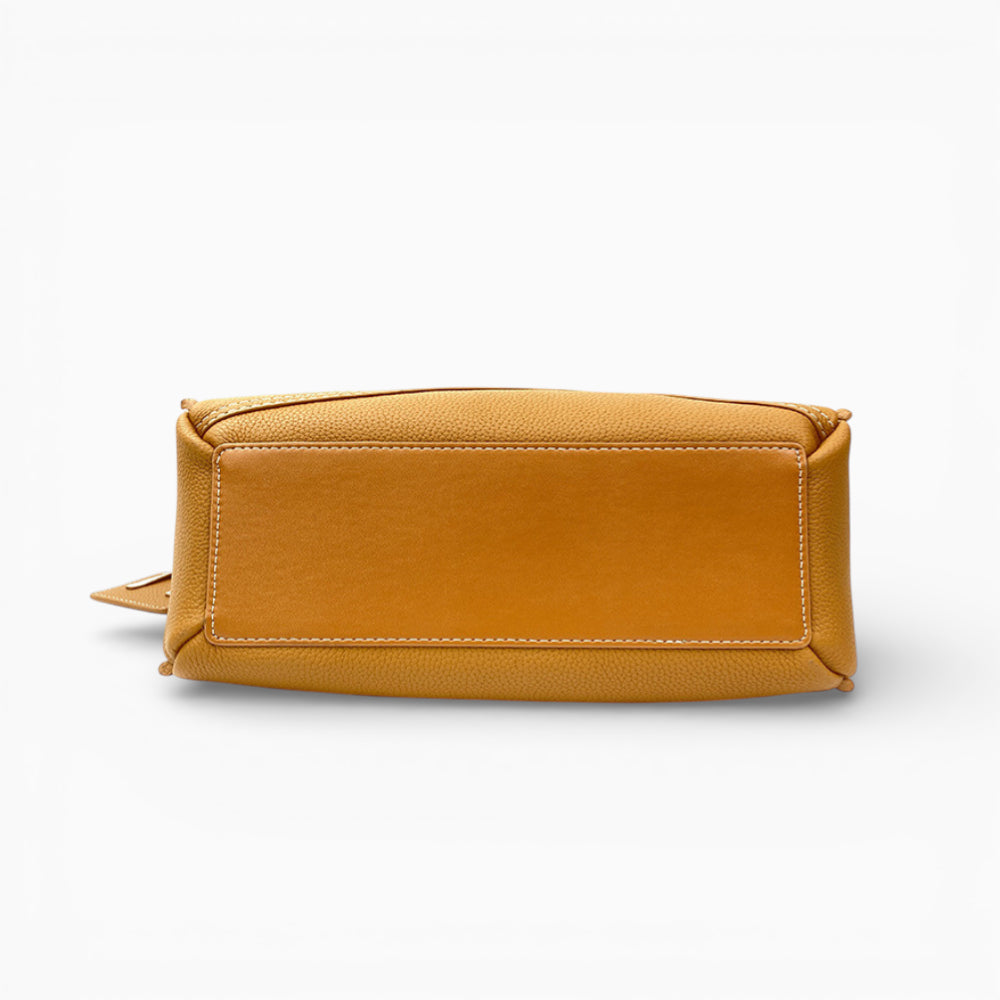 Sac bandoulière en cuir structuré pour femme, modèle Clémence d'Élégance Cuir, avec une finition élégante et moderne.