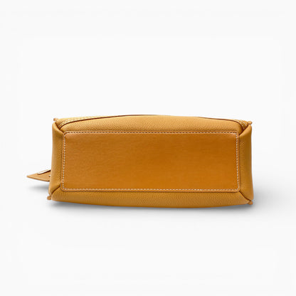 Sac bandoulière en cuir structuré pour femme, modèle Clémence d'Élégance Cuir, avec une finition élégante et moderne.