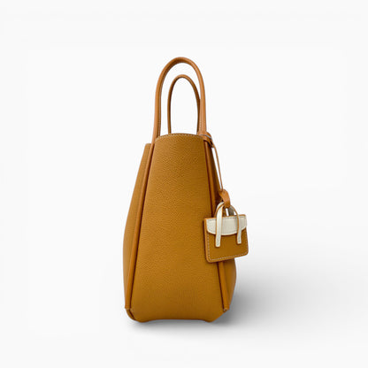 Sac bandoulière en cuir structuré pour femme modèle Clémence de la marque Élégance Cuir, affichant une finition élégante.