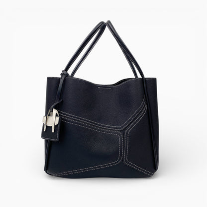 Sac bandoulière en cuir structuré pour femme modèle Clémence de la marque Élégance Cuir, en coloris classique.