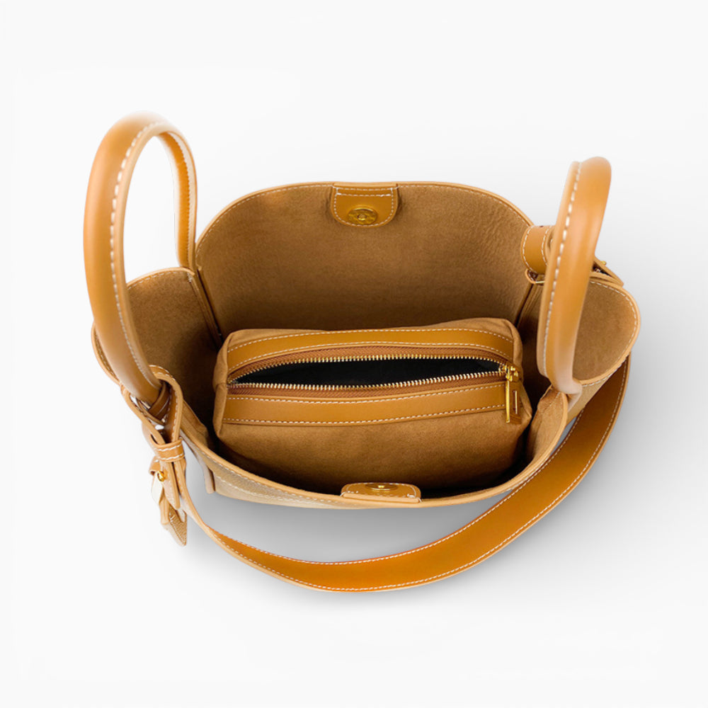 Sac bandoulière en cuir structuré pour femme modèle Clémence par Élégance Cuir, affichant une finition élégante et pratique.