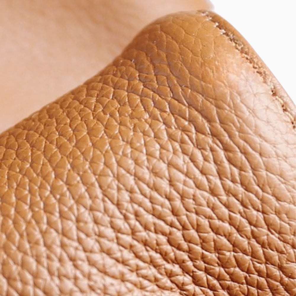 Sac bandoulière en cuir vertical compact modèle Victoria pour femme, zoom cuir