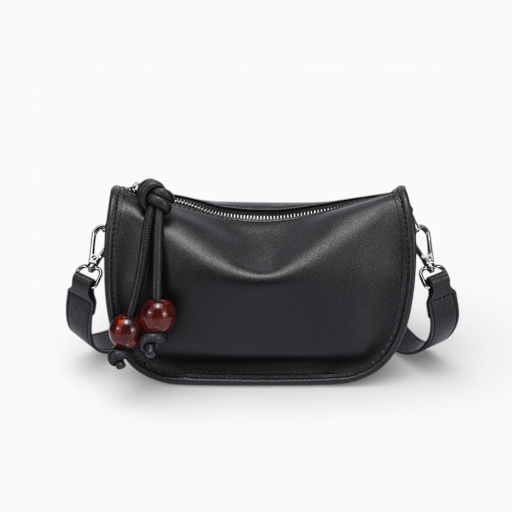 Sac bandoulière en cuir noir pour femme, modèle Manon, vue de face, format compact horizontal, par Élégance Cuir.