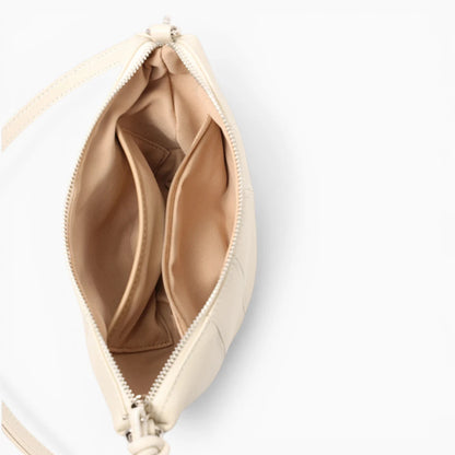 Sac à main en cuir pour femme de format demi-lune, modèle Mademoiselle de la marque Élégance Cuir, couleur blanc cassée vue intérieure.