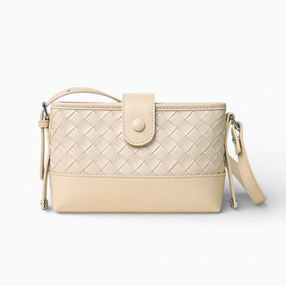 Sac à main en cuir pour femme, motif tressé avec rabat, modèle Parisienne de la marque Élégance Cuir, beige vue de face