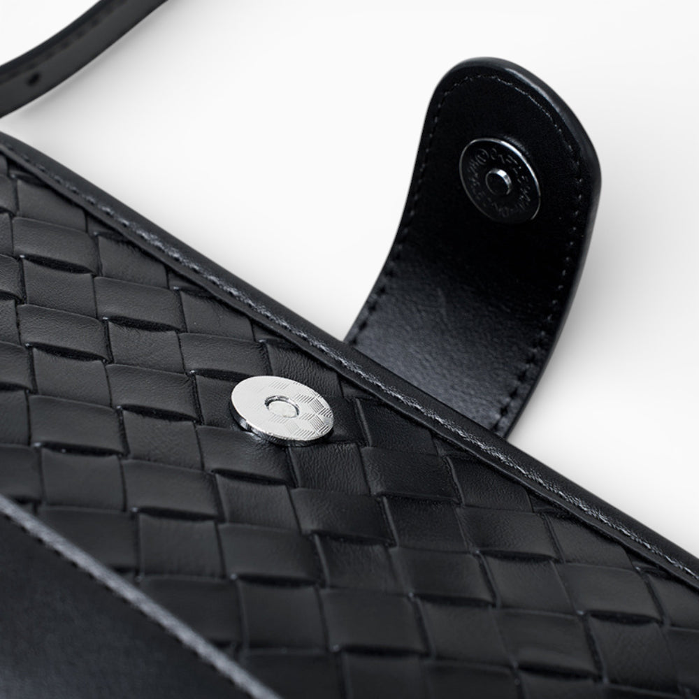 Sac à main en cuir pour femme, motif tressé avec rabat, modèle Parisienne de la marque Élégance Cuir, noir vue détails