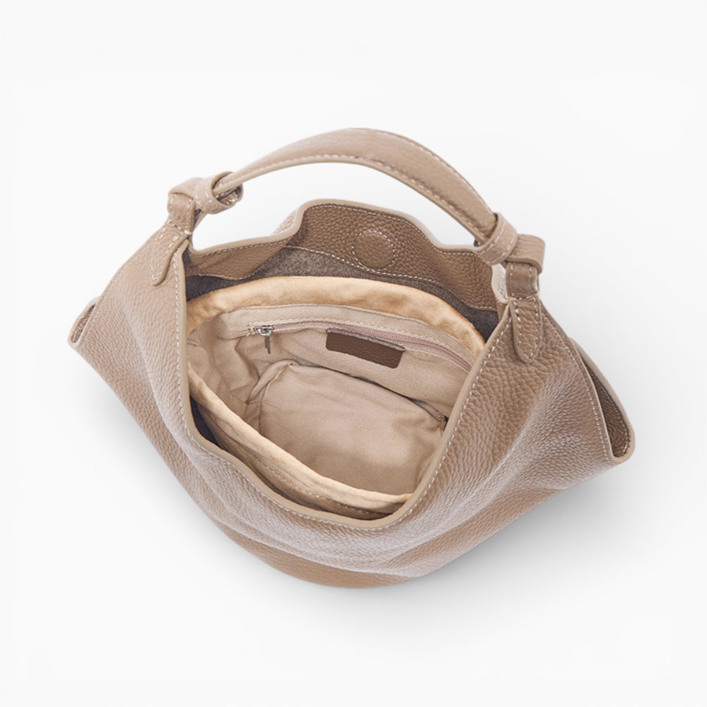 Intérieur du sac à main hobo souple en cuir Marron modèle Amaya pour femme de la marque Élégance Cuir.