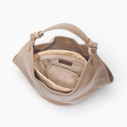 Intérieur du sac à main hobo souple en cuir Marron modèle Amaya pour femme de la marque Élégance Cuir.