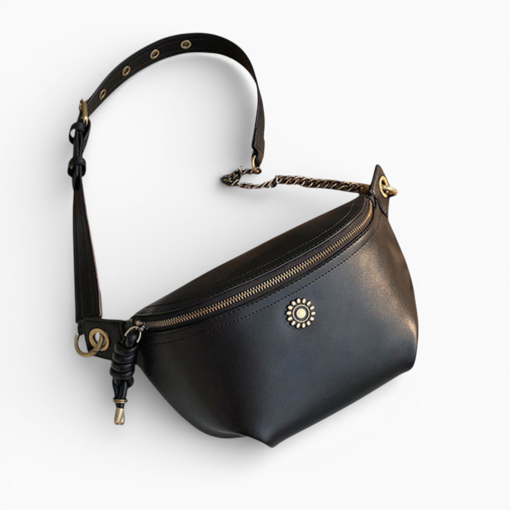 Chic Émeraude leather fanny pack for women by Élégance Cuir, showcasing a sleek design and elegant finish.