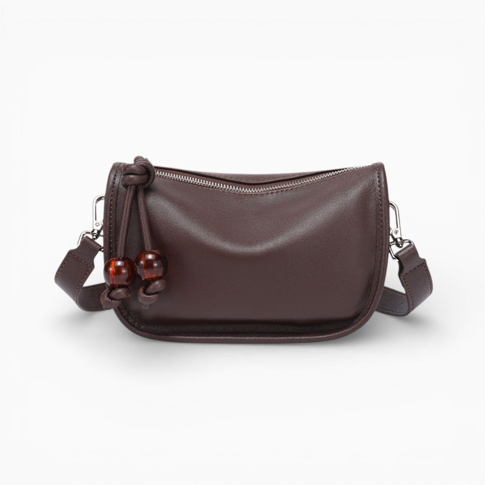 Sac bandoulière en cuir marron pour femme, modèle compact horizontal Manon d'Élégance Cuir, vu de face.